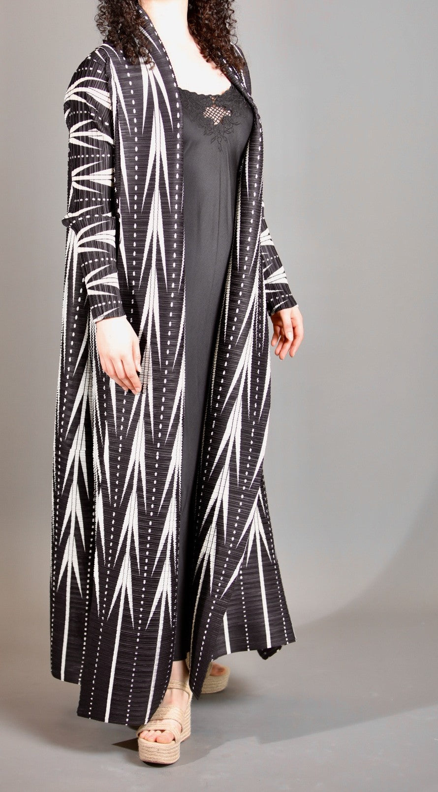 Plisse Long Black & White Overlay