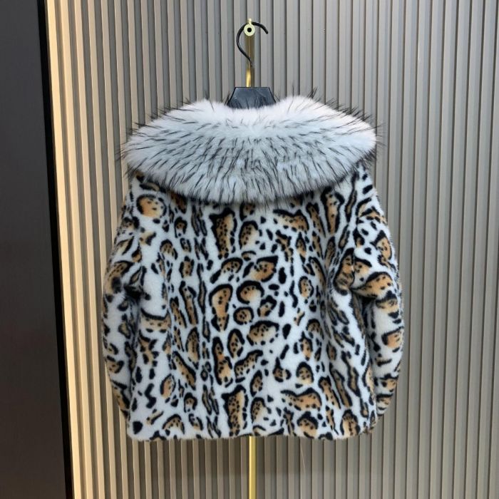 Leopard Faux Fur Jacket with Oversized Collar in Cream
