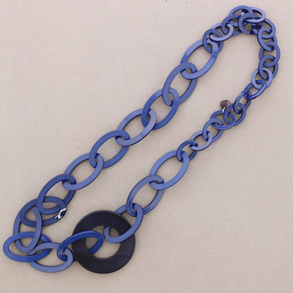 Long Interchained Resin Necklace With Black Pendant - Vz Collection