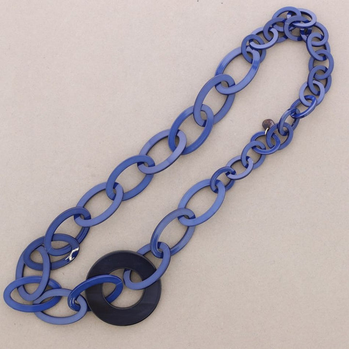 Long Interchained Resin Necklace With Black Pendant - Vz Collection