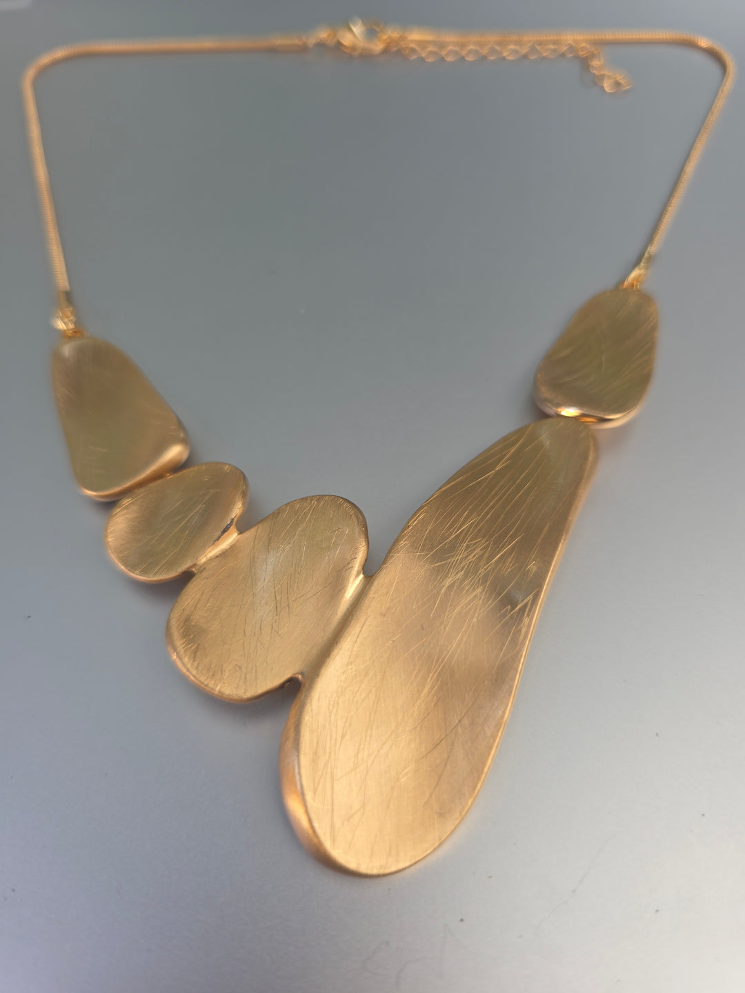 Contemporary Flat Pebbles Necklace