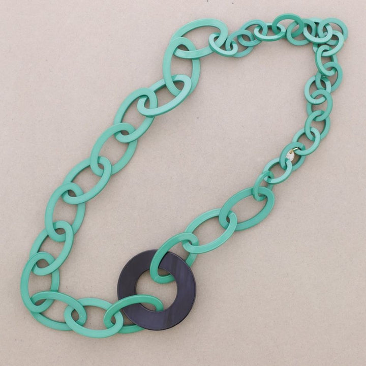 Long Interchained Resin Necklace With Black Pendant - Vz Collection