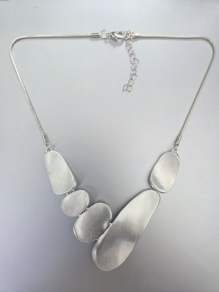 Contemporary Flat Pebbles Necklace