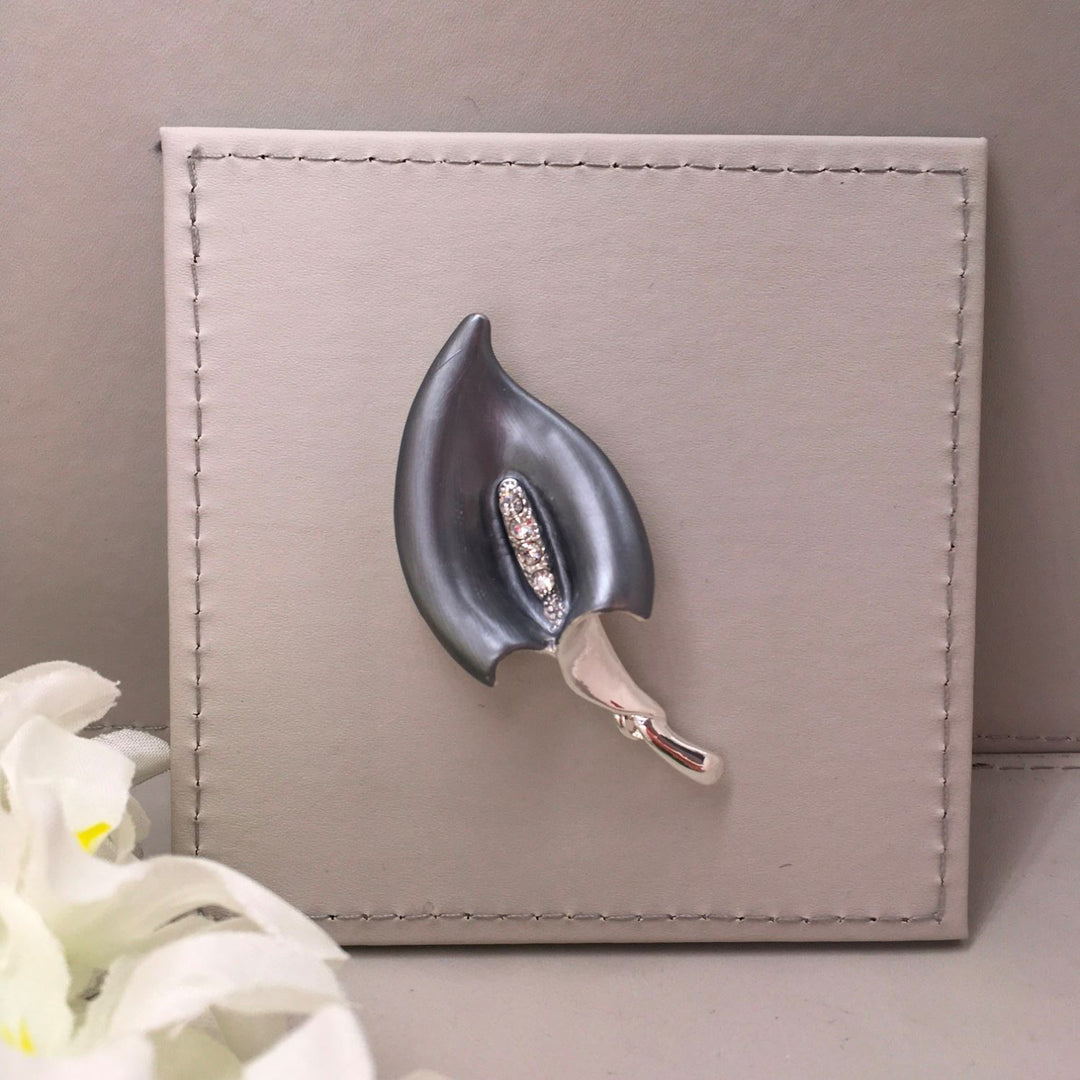 Sparkle Leaf Magnetic Brooch