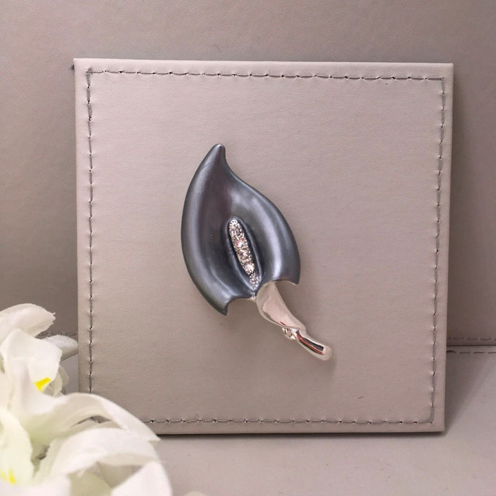 Sparkle Leaf Magnetic Brooch