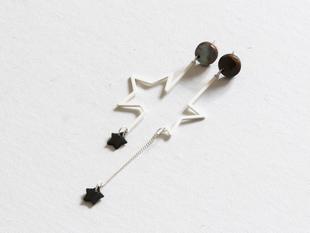 Asymmetric Shell Star Earrings in Silver - Vz Collection