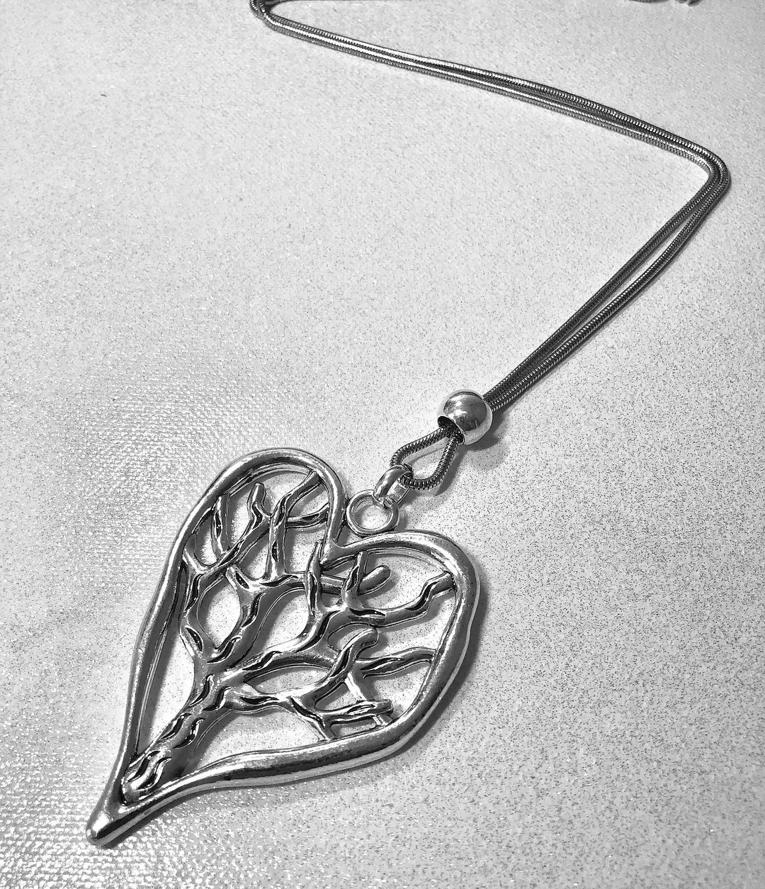 Hearty Tree of Life Necklace - Vz Collection