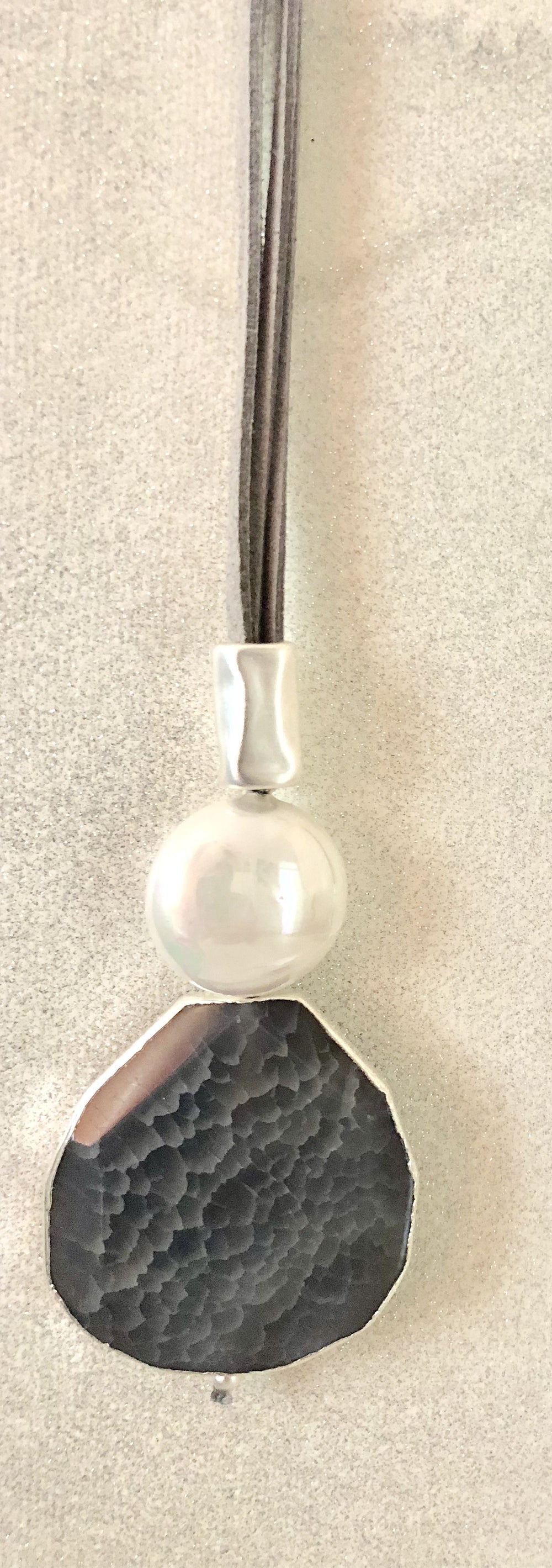 Uneven Grey Agate with Flat Pearl Necklace - Vz Collection
