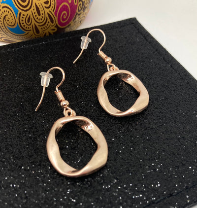 Twisted Circular Metal Earrings - Vz Collection
