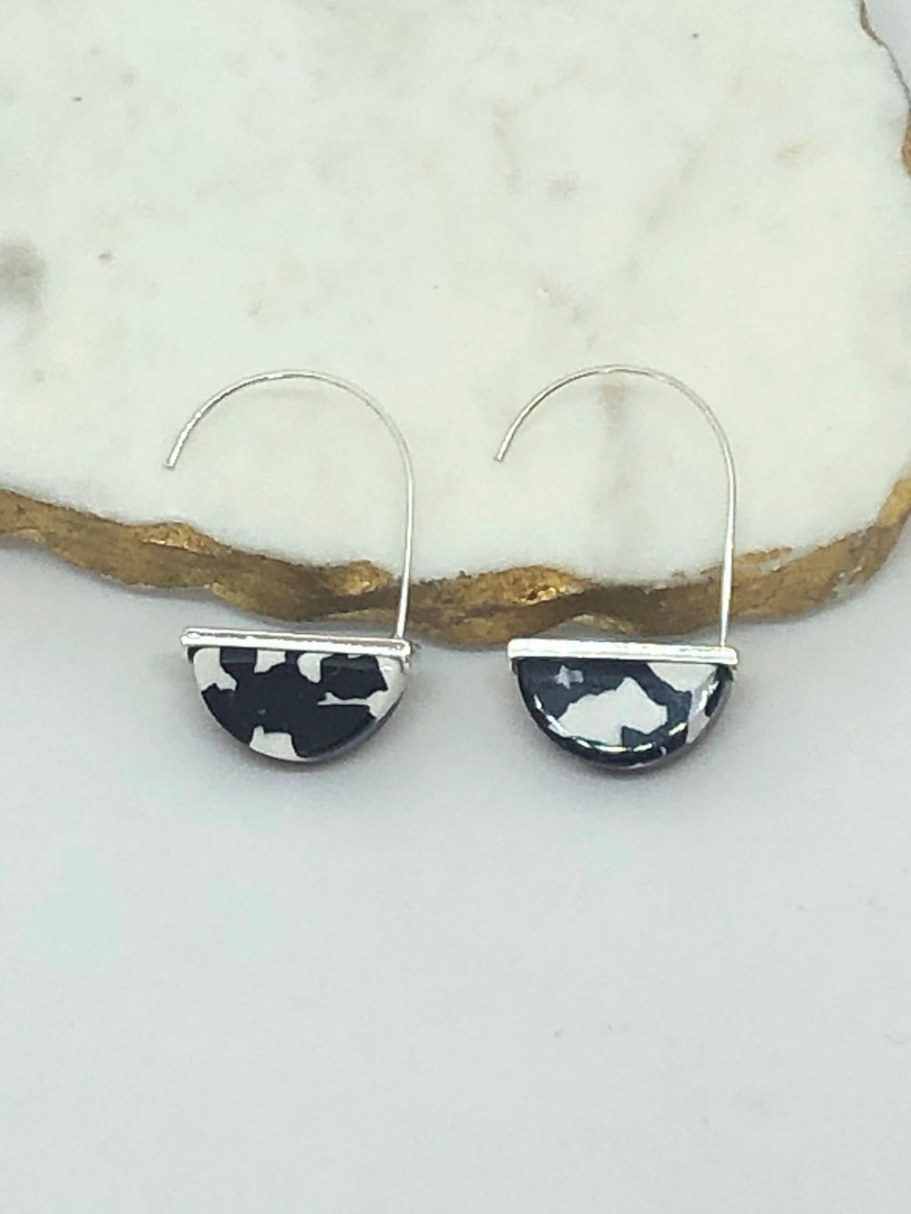 Black & White Resin Earring - Vz Collection