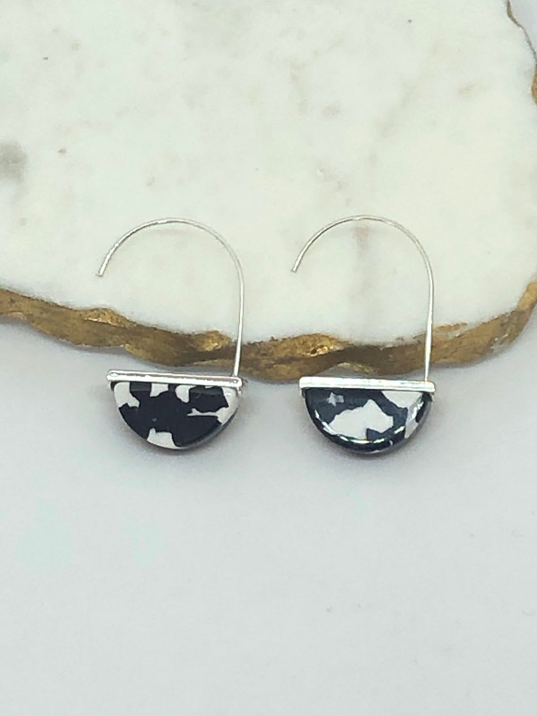 Black & White Resin Earring - Vz Collection