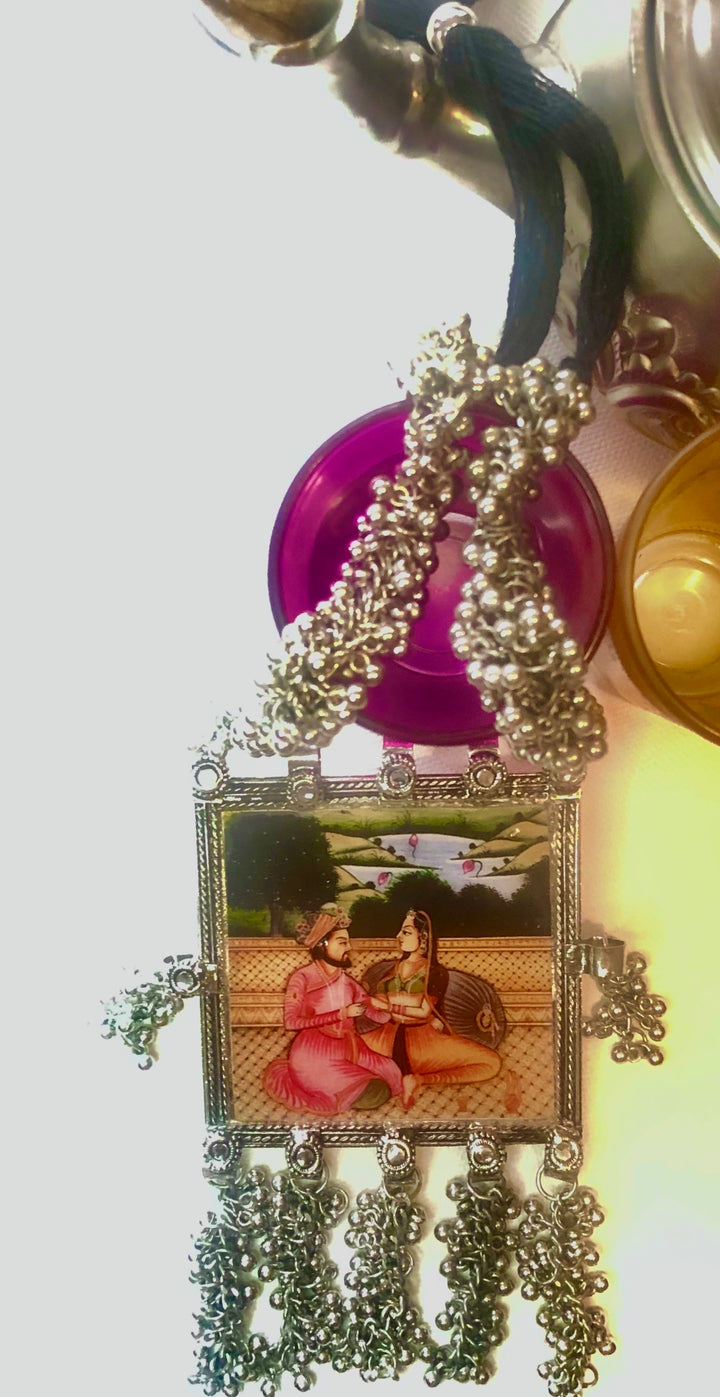 Mughal Couple Print Long Necklace - Vz Collection
