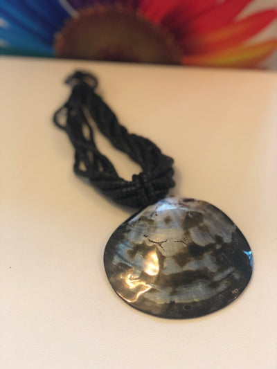 Black Shell Pendant Necklace - Vz Collection