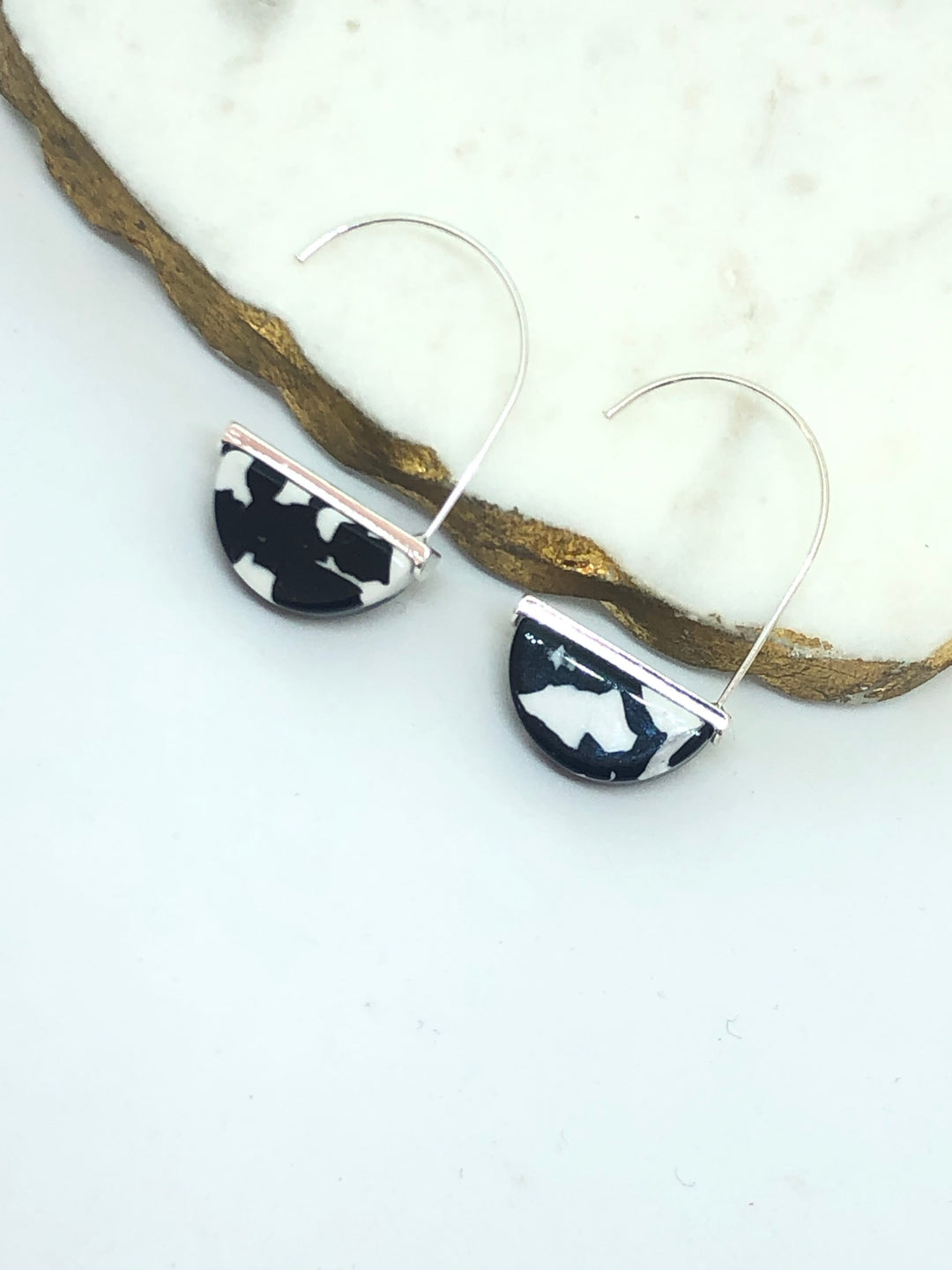 Black & White Resin Earring - Vz Collection